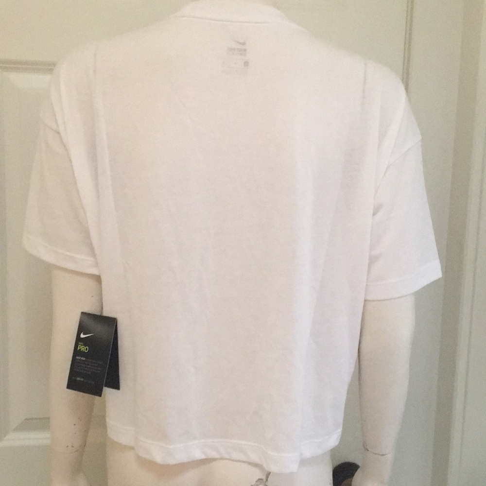 Nike Athletic/Athleisure Training Tee Size M, NWT! - Picture 6 of 7